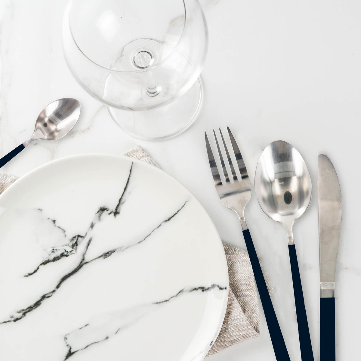 Menagere 16 Pieces Manche Bleu Marine
