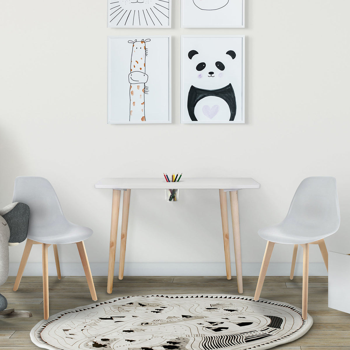 Table Avec Pot A Crayons Gribouille