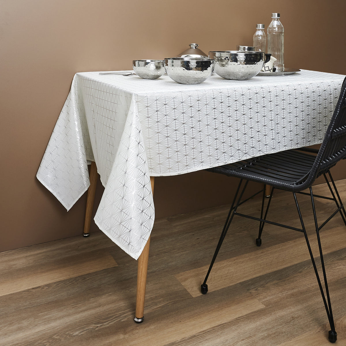 Nappe Motif Geometrique Argente 140X250Cm
